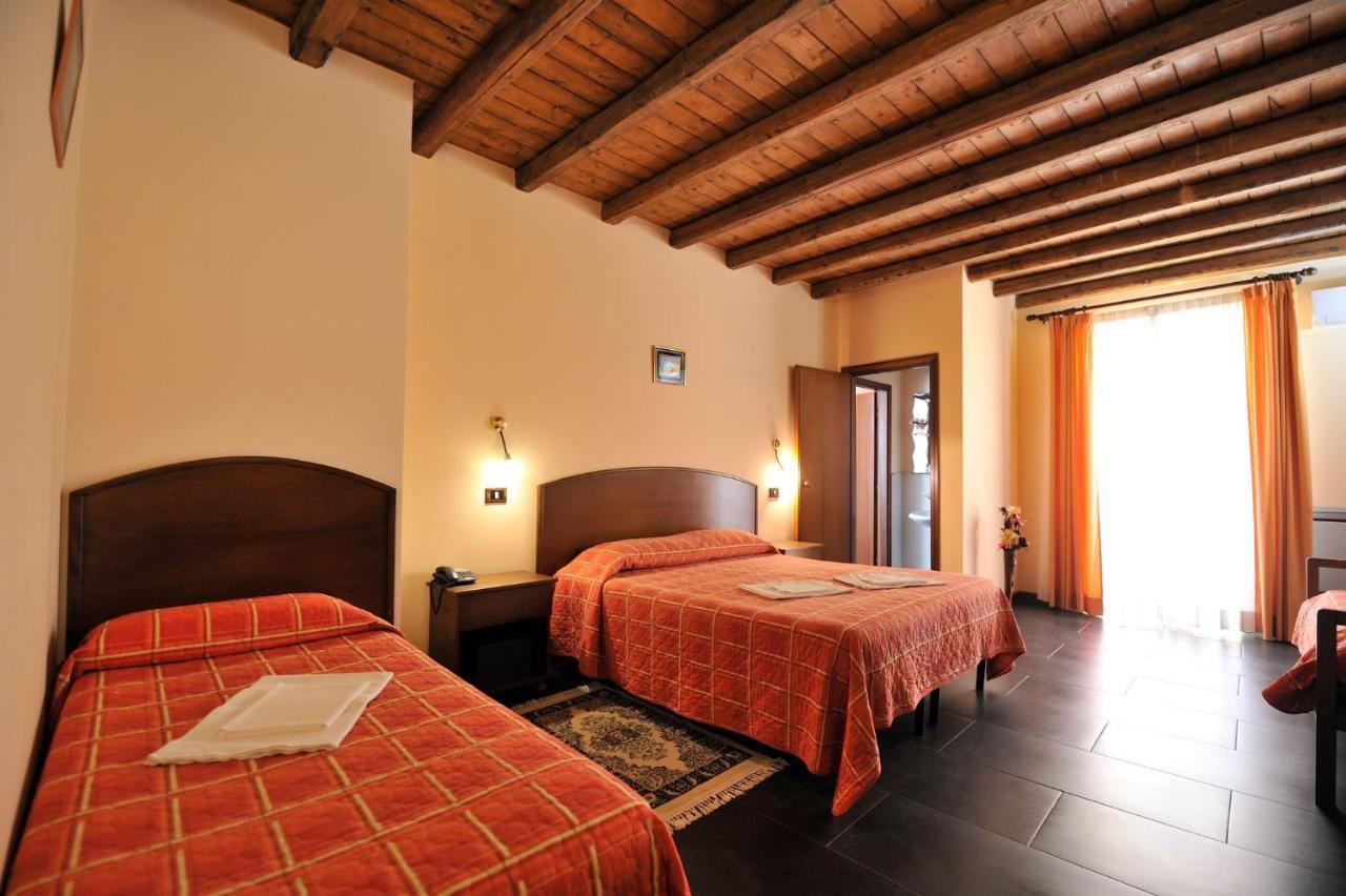 Hotel Piccolo テルミニ・イメレーゼ エクステリア 写真
